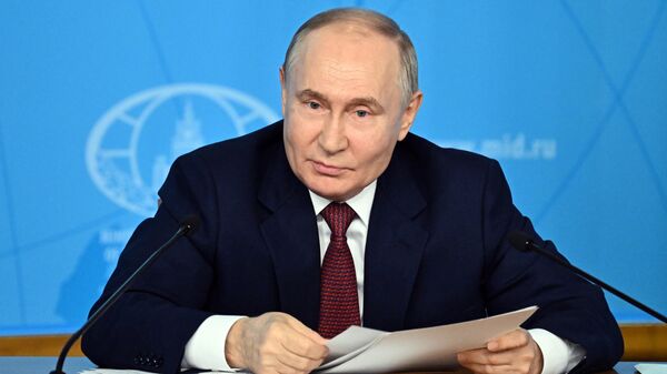 Президент Владимир Путин встретился с руководством МИД РФ - Sputnik Узбекистан