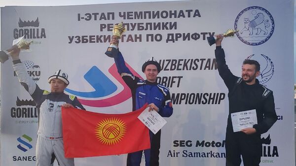 В Самарканде во время первого в истории Узбекистана чемпионата по дрифту разыграли два комплекта наград - Sputnik Узбекистан