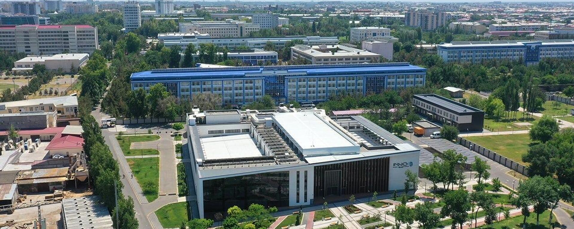 Президент Шавкат Мирзиёев посетил инновационный учебно-производственный технопарк Inno в Алмазарском районе столицы. - Sputnik Узбекистан, 1920, 14.11.2025