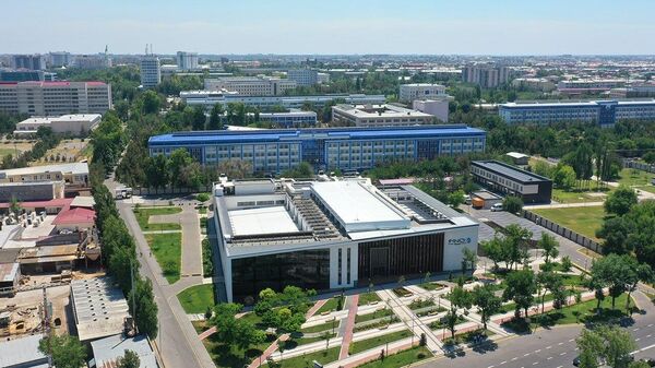 Президент Шавкат Мирзиёев посетил инновационный учебно-производственный технопарк Inno в Алмазарском районе столицы. - Sputnik Узбекистан