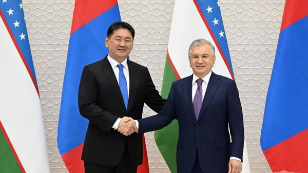 Президент Республики Узбекистан Шавкат Мирзиёев и Президент Монголии Ухнаагийн Хурэлсух провели переговоры с участием официальных делегаций двух стран. - Sputnik Узбекистан
