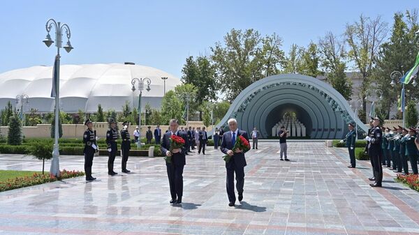 В Ташкенте Владимир Колокольцев почтил память погибших в годы Великой Отечественной войны - Sputnik Ўзбекистон