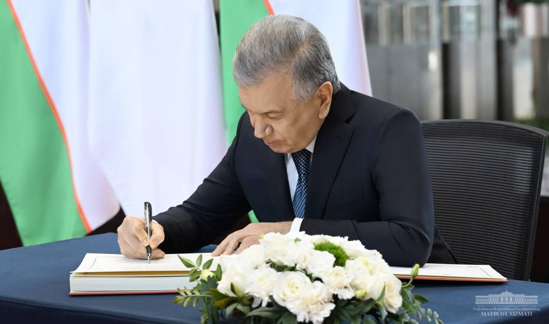 Шавкат Мирзиёев ознакомился с предложениями по повышению энергоэффективности в отраслях экономики - Sputnik Узбекистан, 1920, 31.05.2024