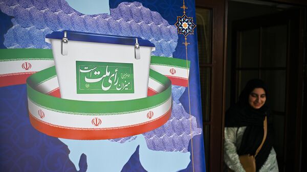 Голосование на президентских выборах в резиденции посла Ирана в Москве - Sputnik Ўзбекистон