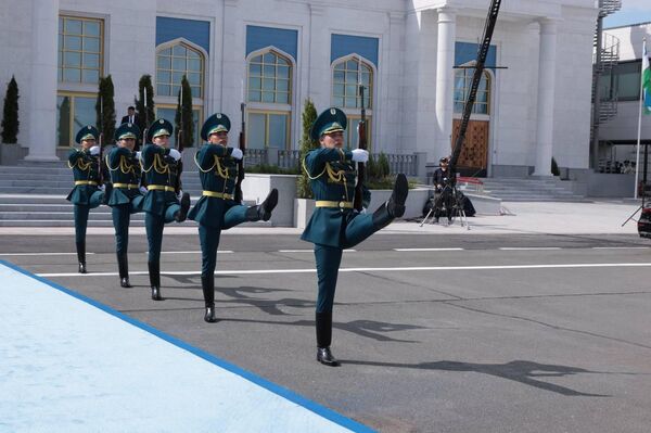 Shavkat Mirziyoyev pribil v Astanu dlya uchastiya v sammite ShOS  - Sputnik O‘zbekiston