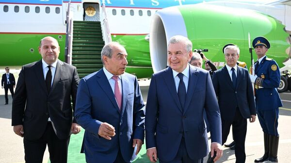 Шавкат Мирзиёев прибыл в Азербайджан - Sputnik Узбекистан