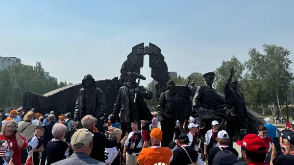 Памятник строителям БАМа открыли в Тынде - Sputnik Узбекистан