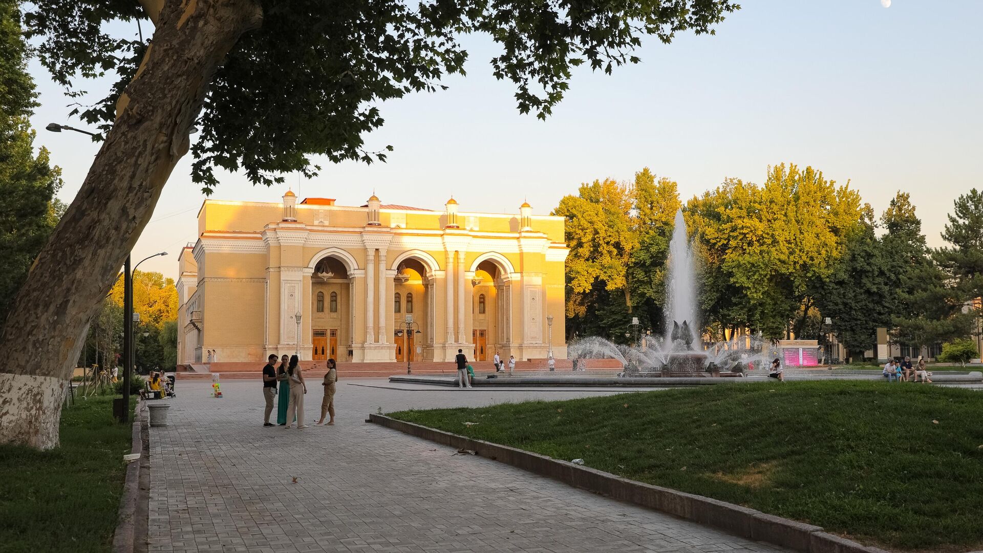 Государственный академический большой театр имени Алишера Навои (ГАБТ) - Sputnik Узбекистан, 1920, 07.08.2024