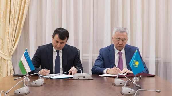 Қозоғистон ва Ўзбекистон 7 миллиард долларлик сармоявий лойиҳалар ва савдо шартномаларини амалга оширишга келишиб олди - Sputnik Ўзбекистон