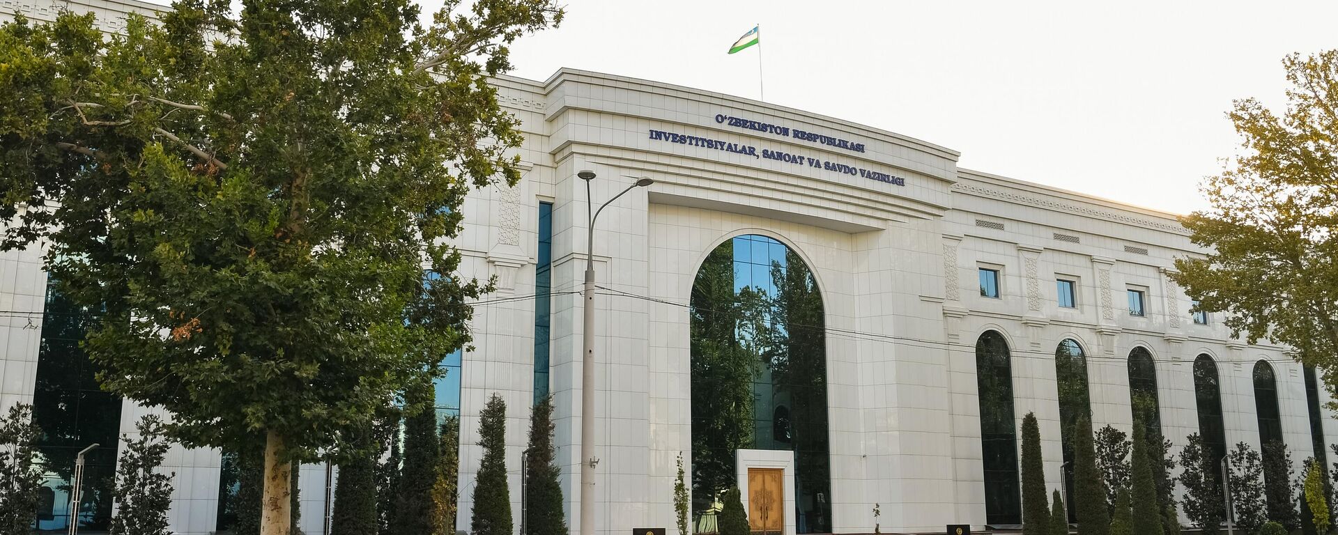 Zdanie ministerstva investitsiy, promishlennosti i torgovli  - Sputnik O‘zbekiston, 1920, 07.01.2026