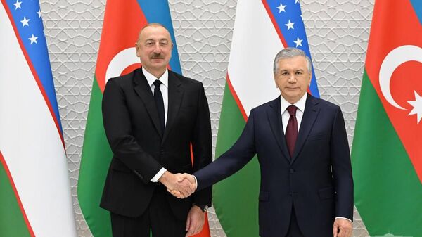 Shavkat Mirziyoyev i Ilxam Aliyev proveli vstrechu v uzkom sostave i pervoe zasedanie Visshego mejgosudarstvennogo soveta - Sputnik O‘zbekiston