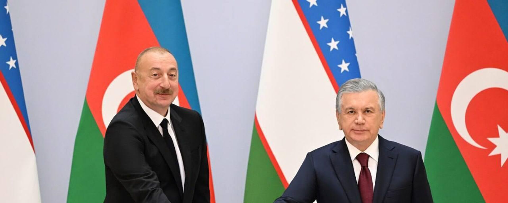 Shavkat Mirziyoyev i Ilxam Aliyev proveli sovmestnuyu vstrechu s delovimi krugami dvux stran i zapustili rad sovmestnix proyektov - Sputnik O‘zbekiston, 1920, 23.08.2024