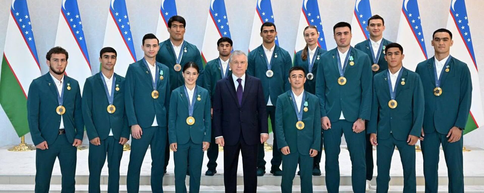 Shavkat Mirziyoyev vstretilsya s pobeditelyami i prizerami XXXIII letnix Olimpiyskix igr. - Sputnik O‘zbekiston, 1920, 28.08.2024