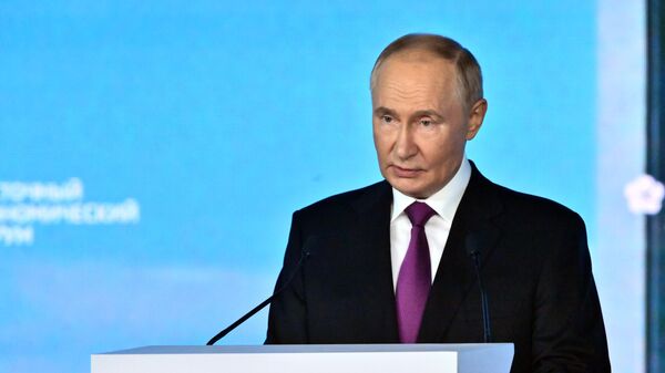 Выступление В. Путина на пленарном заседании Восточного экономического форума - Sputnik Узбекистан