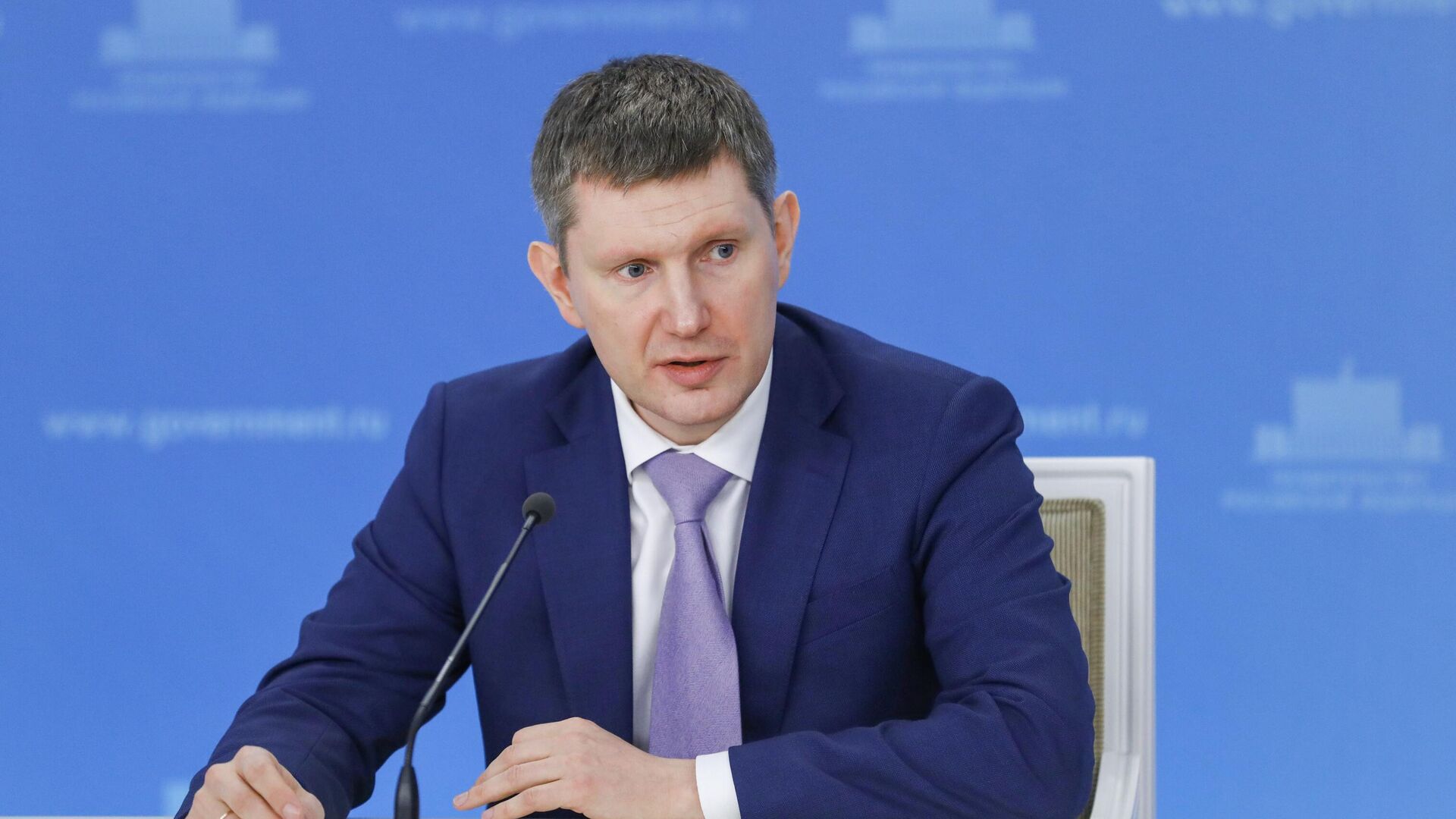 Министр экономического развития РФ Максим Решетников во время брифинга в Доме правительства РФ. - Sputnik Узбекистан, 1920, 09.09.2024