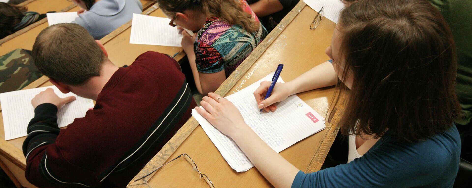 Studenti v auditorii. Arxivnoe foto
 - Sputnik O‘zbekiston, 1920, 07.10.2025