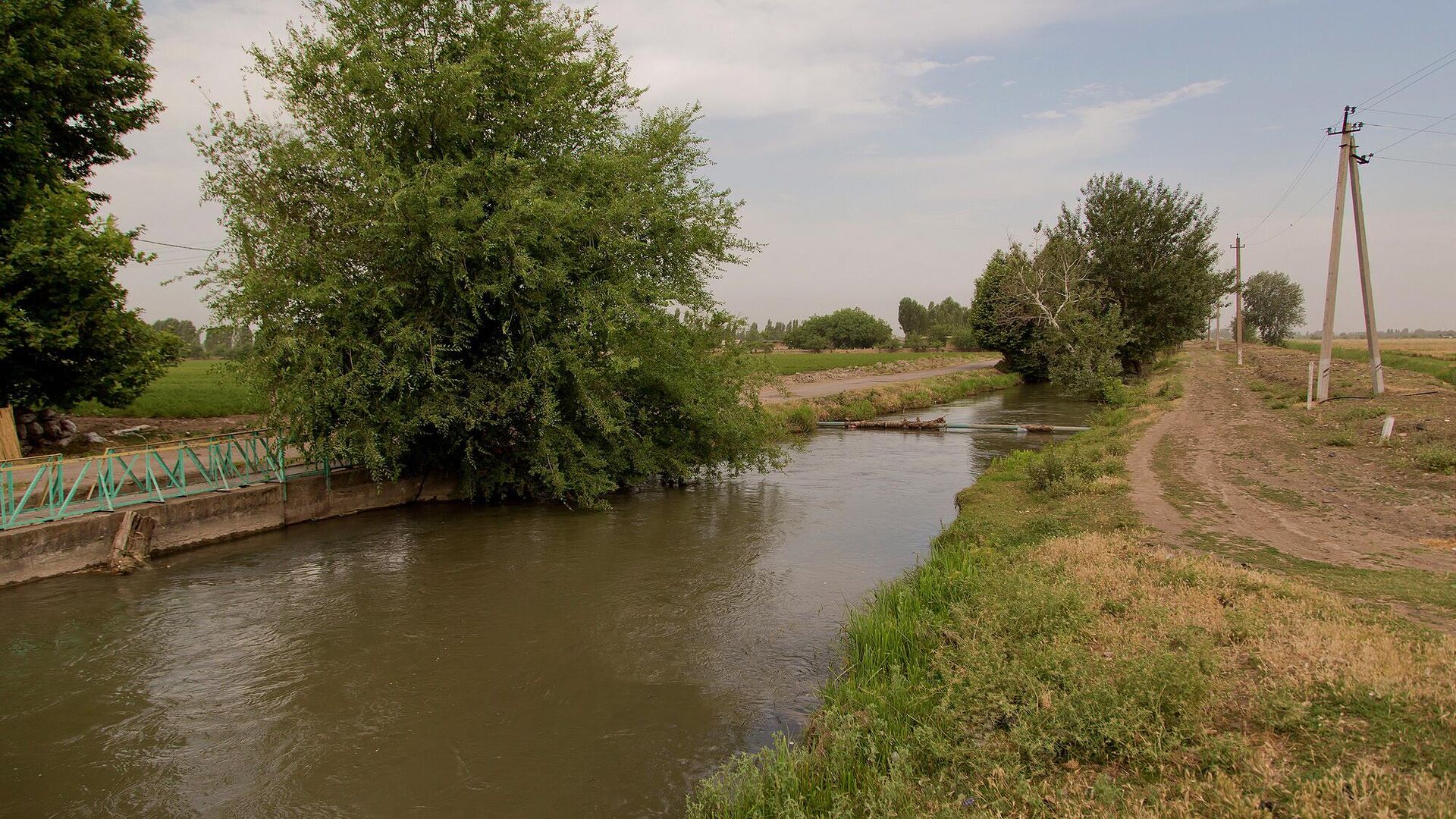 Oroshenie ili irrigatsiya — podvod vodi na polya Oroshenie ili irrigatsiya — podvod vodi na polya - Sputnik O‘zbekiston, 1920, 06.06.2025