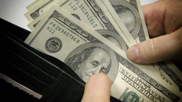 Denejnaya kupura dollari SShA - Sputnik O‘zbekiston
