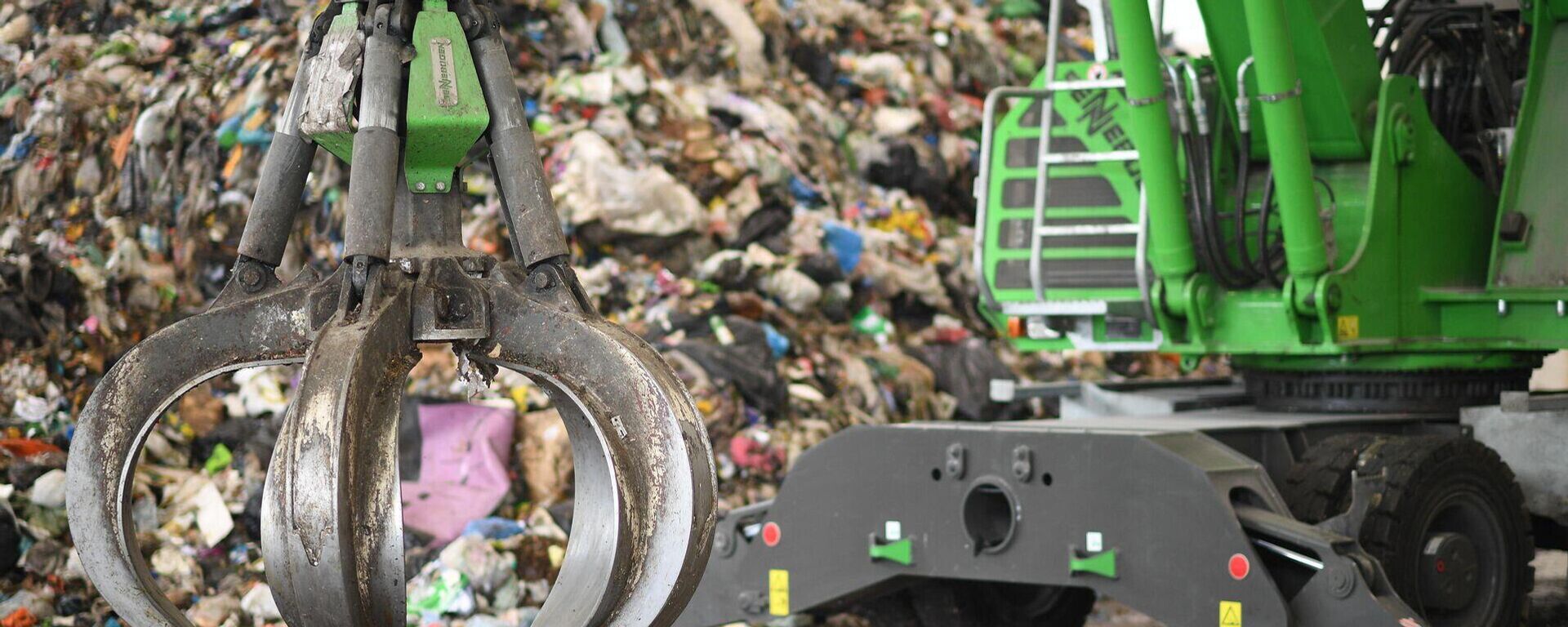 Мусороперерабатывающий завод. Архивное фото - Sputnik Узбекистан, 1920, 15.08.2025