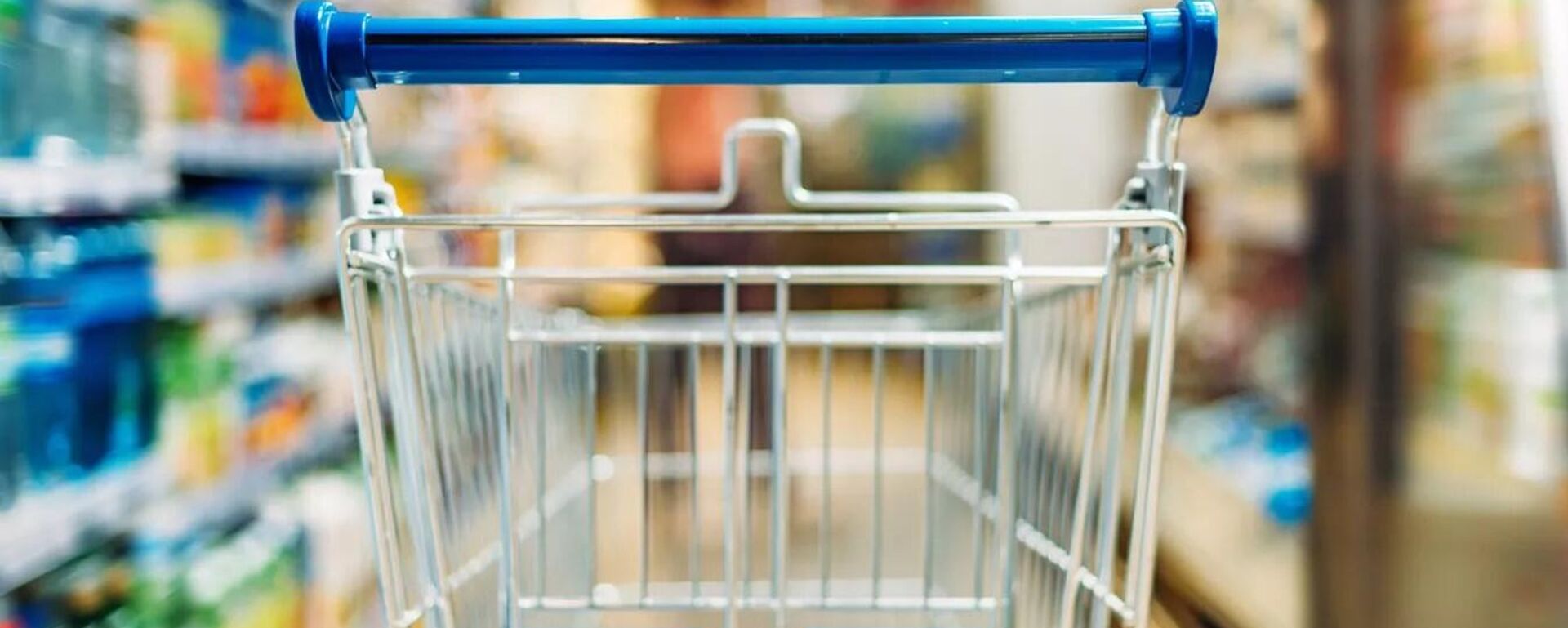 Тележка в продуктовом магазине.  - Sputnik Узбекистан, 1920, 07.04.2026