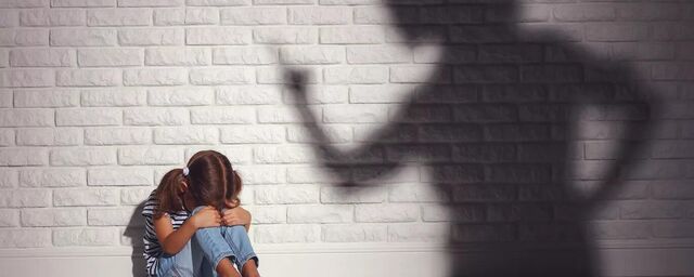 Men ogirlangan telefonlardagi pornografik fotosuratlarni korib chiqdim. Men ogirlangan telefonlardagi pornografik fotosuratlarni korib chiqdim.