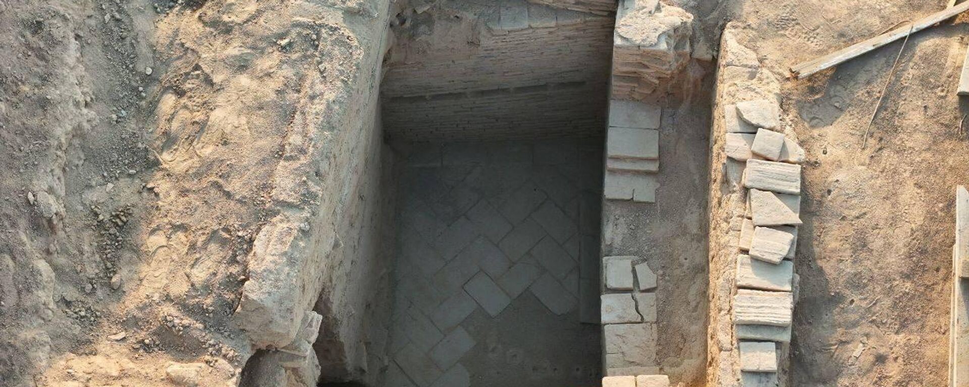 Axsikentda XI qazuv obyektidan so‘nggi ellik yildagi eng nodir topilmalar topildi.  - Sputnik O‘zbekiston, 1920, 02.10.2024