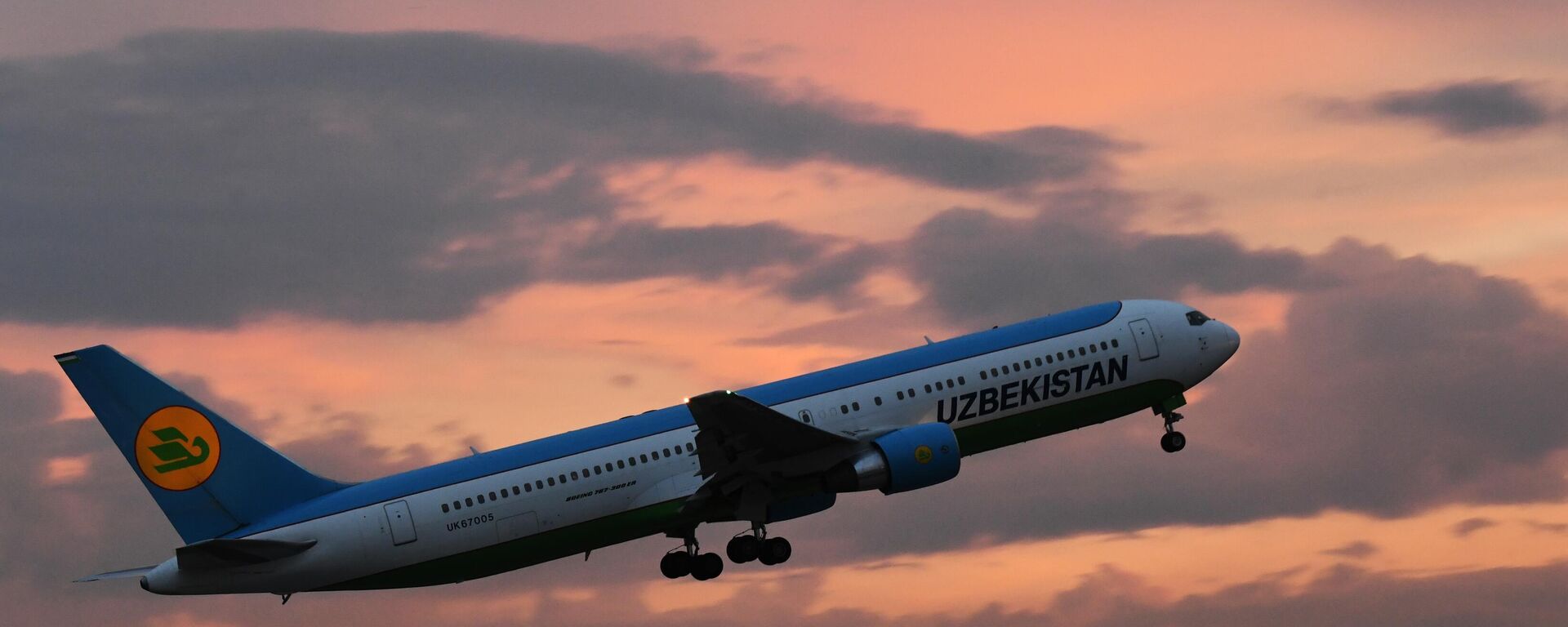 Samolet Boeing 767-330(ER) aviakompanii Uzbekistan Airways zaxodit na posadku  - Sputnik O‘zbekiston, 1920, 04.08.2025