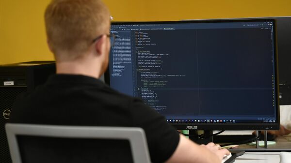 IT cпециалист за работой - Sputnik Узбекистан