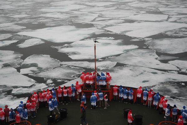 Узбекистанка Шахзода Ёкубова побывала на Северном полюсе в составе арктической экспедиции Росатома - Sputnik Узбекистан