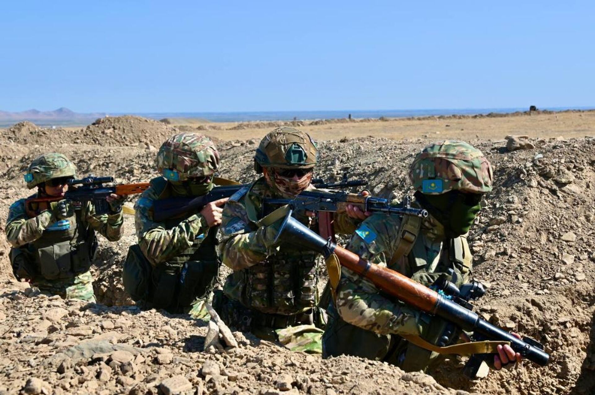 Военные Узбекистана и Казахстана провели совместные учения Хамкорлик-2024. - Sputnik Узбекистан, 1920, 12.10.2024