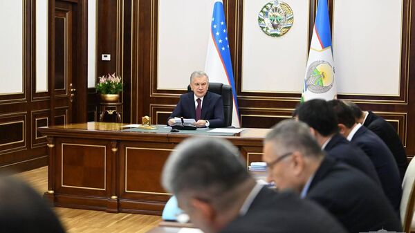 Prezident Shavkat Mirziyoyev huzurida joriy yilda iqtisodiyotda kutilayotgan natijalar va 2025-yil uchun mo‘ljallangan asosiy makroiqtisodiy ko‘rsatkichlar muhokamasi yuzasidan yig‘ilish bo‘lib o‘tdi. - Sputnik O‘zbekiston