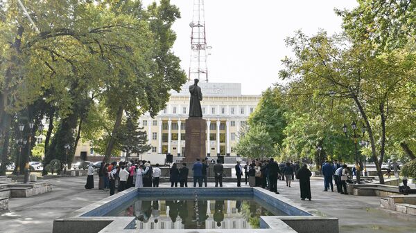 В музее литературы имени Алишера Навои отметили день узбекского языка. В мероприятии приняла участие учащаяся молодежь.   - Sputnik Ўзбекистон