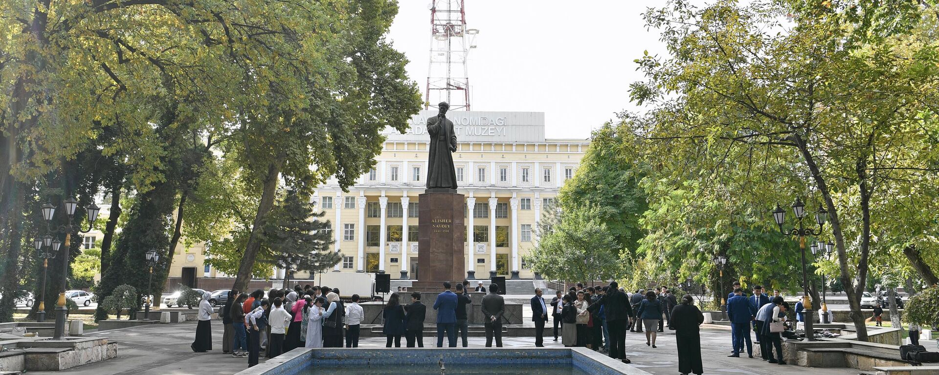 V muzee literaturi imeni Alishera Navoi otmetili den uzbekskogo yazika. V meropriyatii prinyala uchastie uchashayasya molodej.   - Sputnik O‘zbekiston, 1920, 21.10.2024