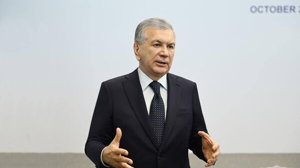 Prezident Shavkat Mirziyoyev oznakomilsya s prezentatsiyey investitsionnix proyektov po pererabotke bitovix otxodov, proizvodstvu elektroenergii i produksii iz nix. - Sputnik O‘zbekiston