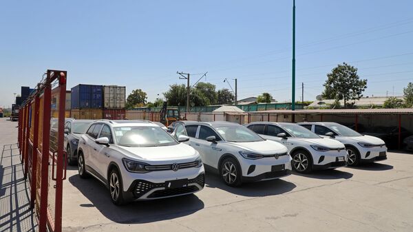 Электромобили на ЖД станции - Sputnik Ўзбекистон