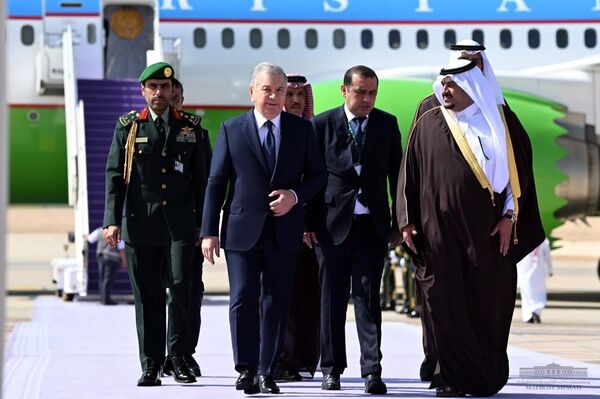 Президент Узбекистана прибыл в Саудовскую Аравию Президент Узбекистана прибыл в Саудовскую Аравию - Sputnik Узбекистан