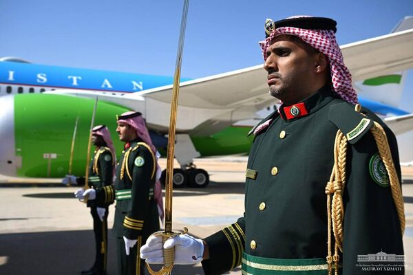 Президент Узбекистана прибыл в Саудовскую Аравию Президент Узбекистана прибыл в Саудовскую Аравию - Sputnik Узбекистан