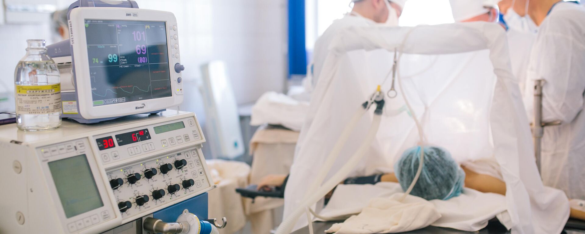 Операция по удалению злокачественной опухоли - Sputnik Ўзбекистон, 1920, 13.08.2025