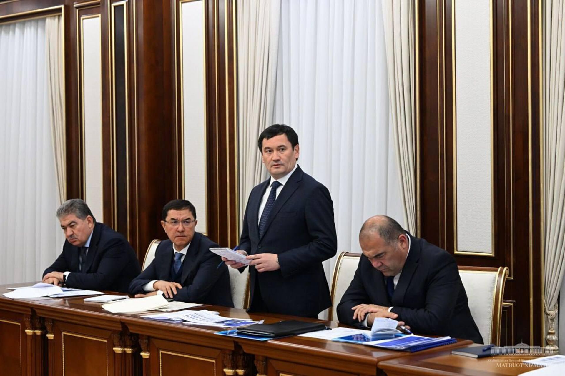 Prezident Shavkat Mirziyoyev provel soveshanie po meram razvitiya investitsionnogo klimata i delovoy sredi, povisheniya blagosostoyaniya naseleniya v Namanganskoy oblasti - Sputnik O‘zbekiston, 1920, 27.11.2024