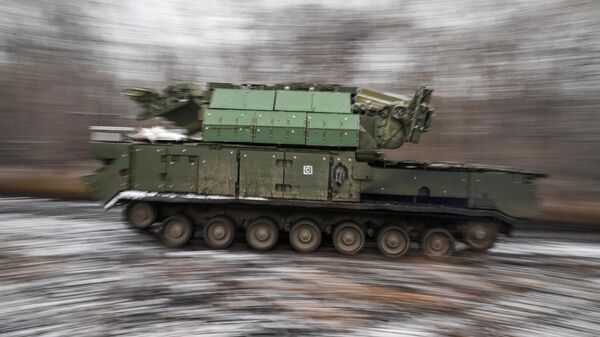 Боевое дежурство зенитного ракетного комплекса (ЗРК) Тор-М1 на Красноармейском направлении СВО - Sputnik Ўзбекистон