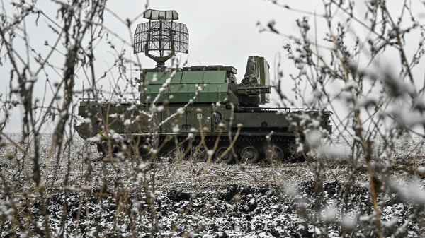 Боевое дежурство зенитного ракетного комплекса (ЗРК) Тор-М1 на Красноармейском направлении СВО - Sputnik Узбекистан