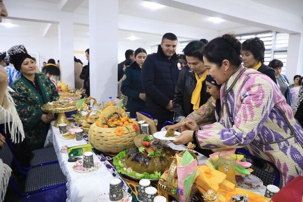 В Самаркандской области прошел необычный фестиваль, посвящённый тыкве - Sputnik Узбекистан