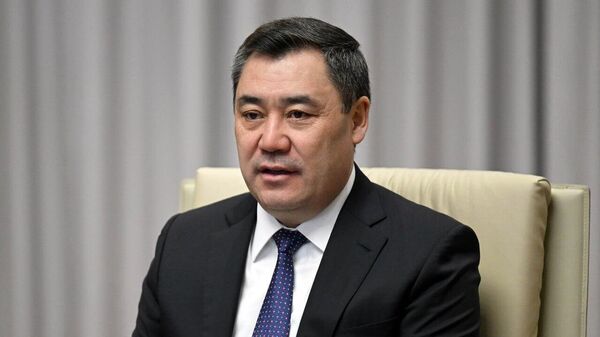 Садыр Жапаров наградил министра культуры Узбекистана Озодбека Назарбекова почетным званием Народный артист Кыргызской Республики - Sputnik Узбекистан