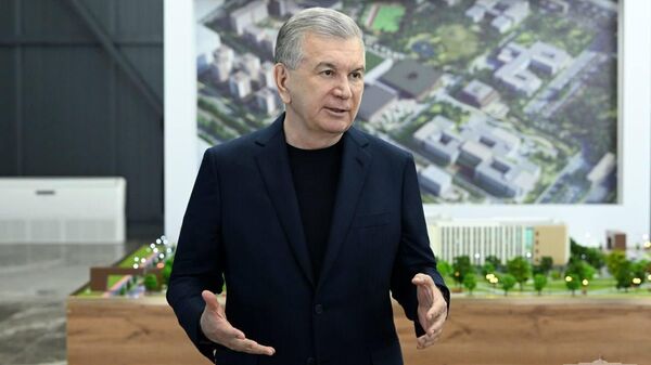 Президент Узбекистана Шавкат Мирзиёев ознакомился со строительством научно-образовательных учреждений в Новом Ташкенте - Sputnik Ўзбекистон