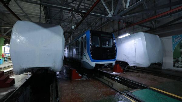 В вагонное депо ташкентского метро доставили 3 новых состава из 12 вагонов. - Sputnik Узбекистан