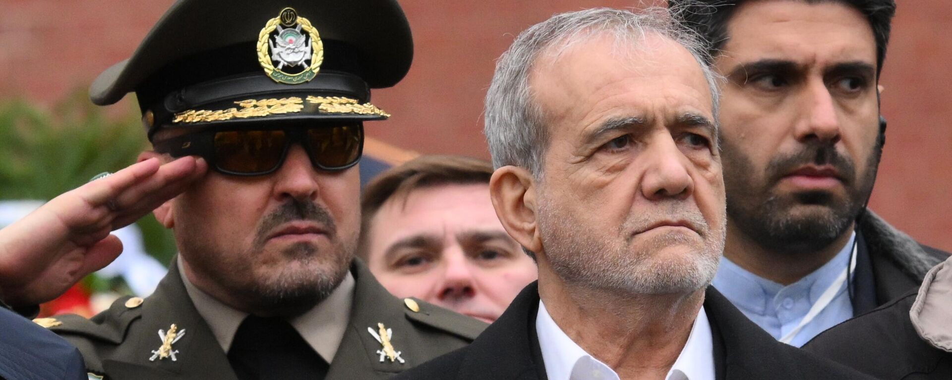 Prezident Irana M. Pezeshkian vozlojil sveti k Mogile Neizvestnogo Soldata  - Sputnik O‘zbekiston, 1920, 11.01.2026