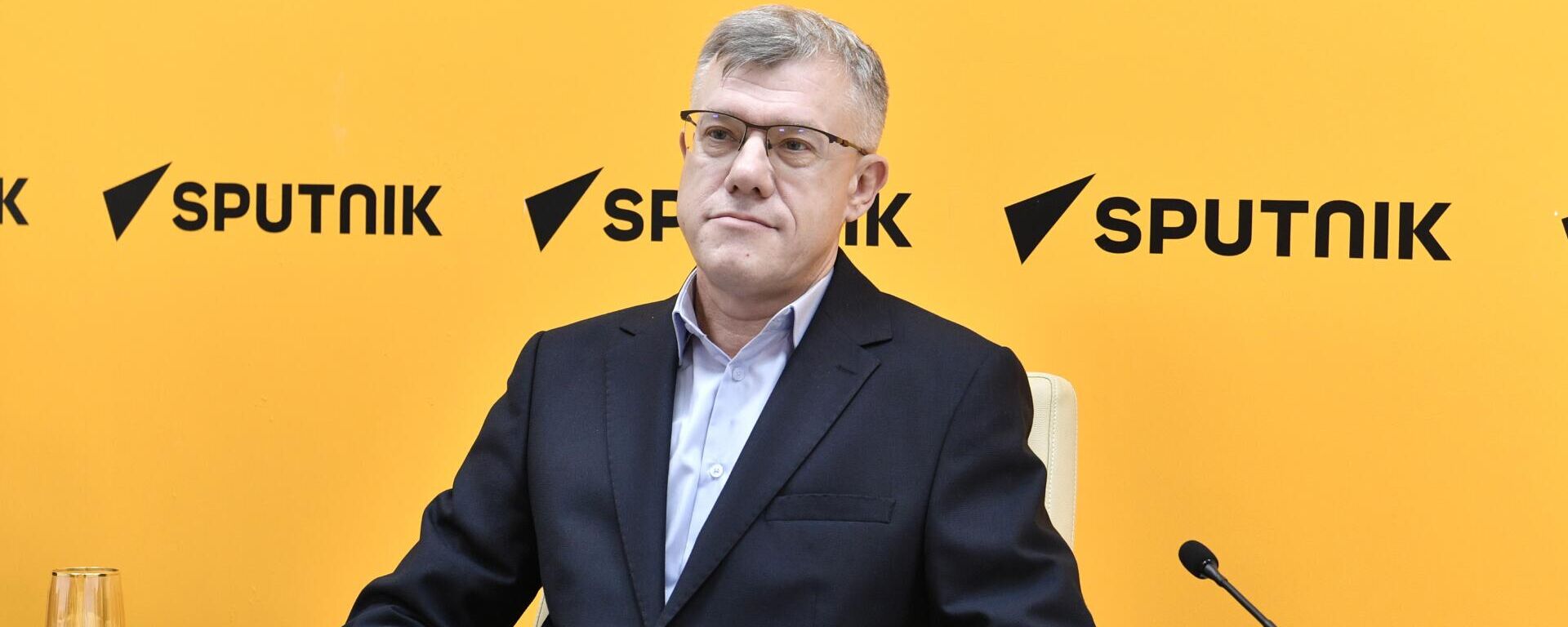 Как проходит экзамен для кандидатов на трудоустройство по заявкам российских работодателей в Узбекистане - Sputnik Узбекистан, 1920, 22.01.2025