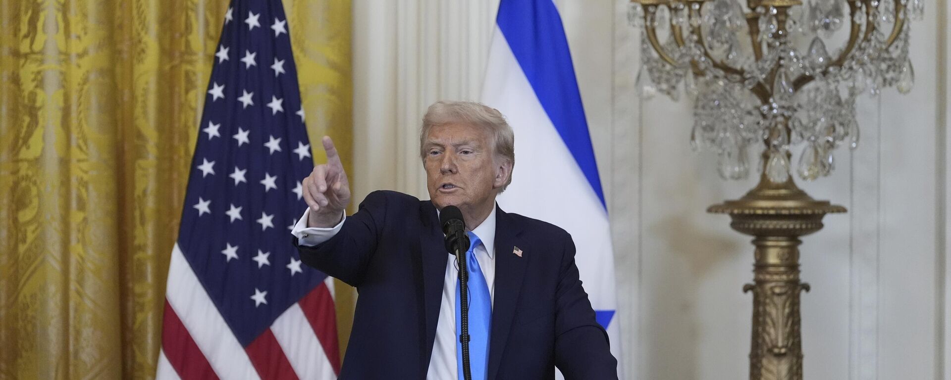 Президент Дональд Трамп и премьер-министр Израиля Биньямин Нетаньяху отвечают на вопросы во время пресс-конференции  - Sputnik Узбекистан, 1920, 07.02.2025