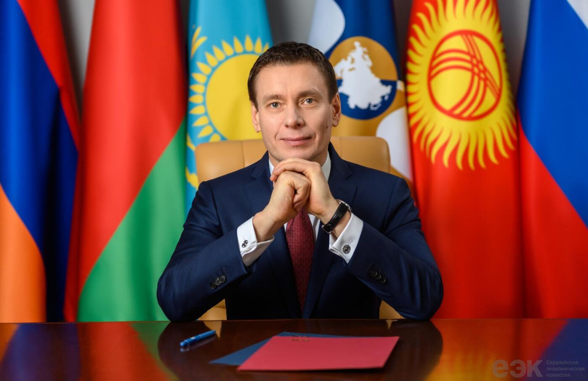 Андрей Слепнев выступил на Международном форуме 2025 – год новых возможностей. - Sputnik Узбекистан, 1920, 01.06.2026