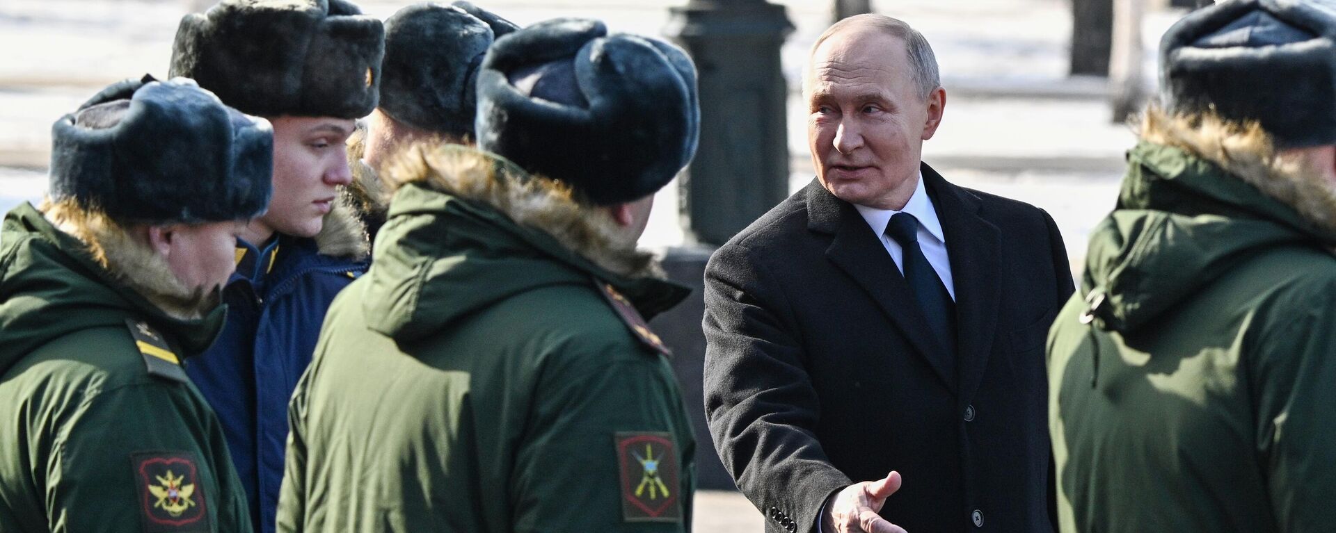 Президент Владимир Путин возложил цветы к Могиле Неизвестного Солдата   - Sputnik Ўзбекистон, 1920, 04.05.2025